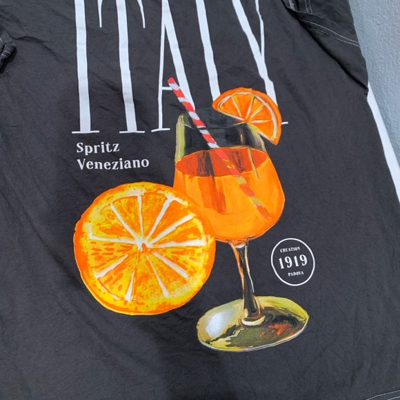 Strange daze grey Graphic T-Shirt with Orange Design - Picture 1 of 7